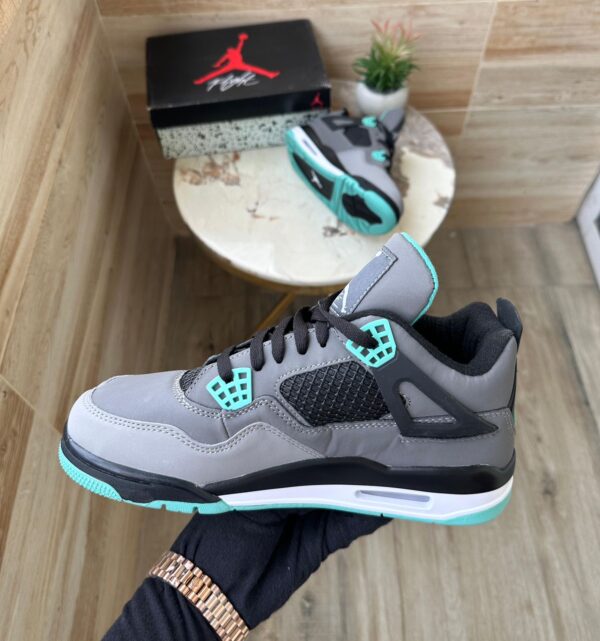 Jordans Retro 4 - Green Glow Edition