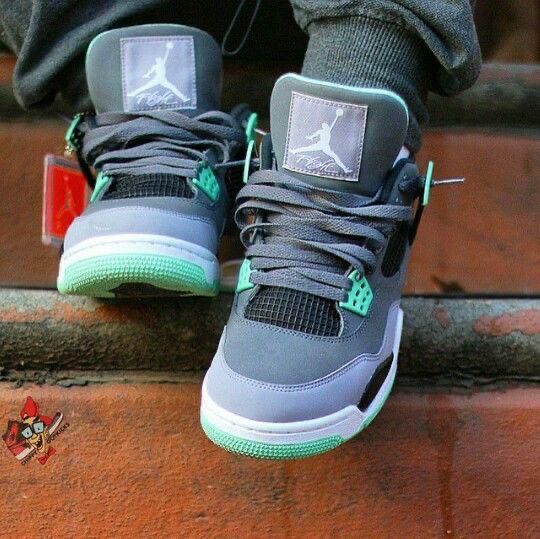 Jordans Retro 4 - Green Glow Edition
