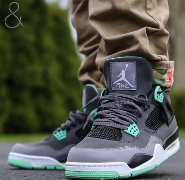 Jordans Retro 4 - Green Glow Edition