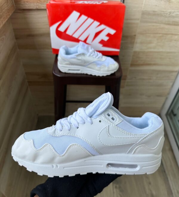 Nike Airmax 1 Patta Triple White Edition