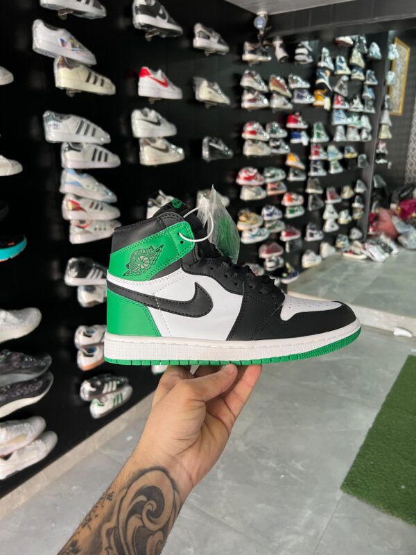 Sneaker First Copy