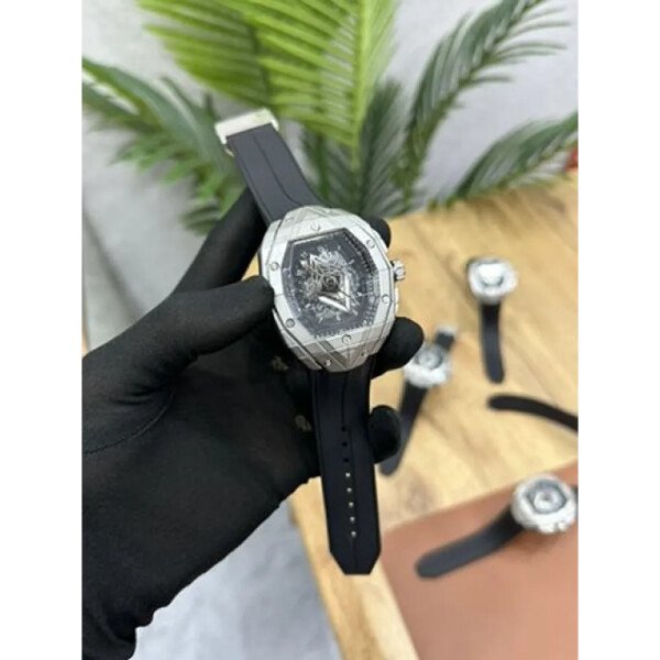 buy-premium-hublot-watch-for-men-uns857.jpg