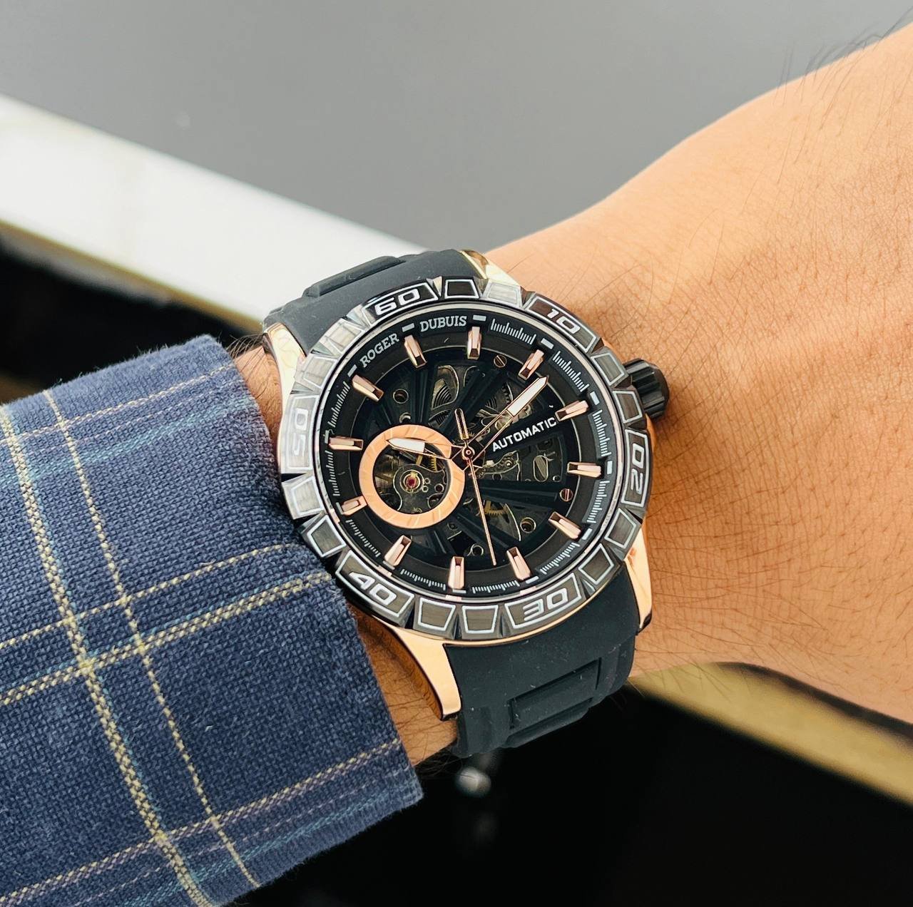 buy-premium-roger-dubuis-watch-for-men-wj8649.jpg