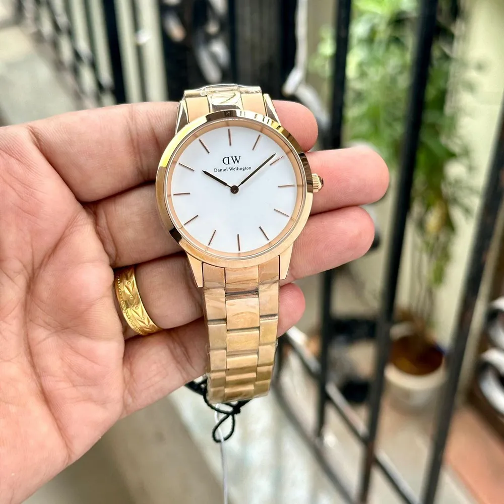 buy-stylish-daniel-wellington-watch-for-men-laz1483.webp
