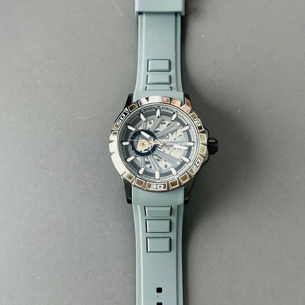 buy-stylish-roger-dubuis-watch-for-men-zs603.webp