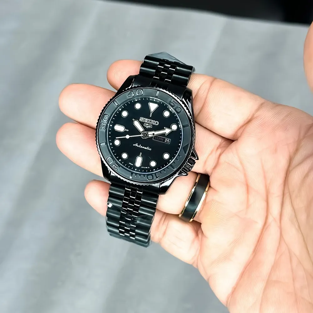 buy-stylish-seiko-watch-for-men-lut53.webp