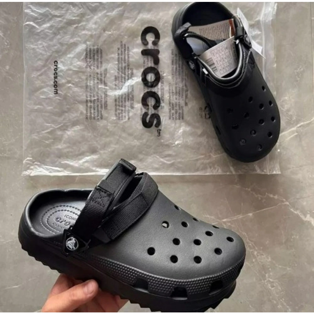 10-CROCS-HIKER-CLOGS-ALL-BLACK-2499-1.webp