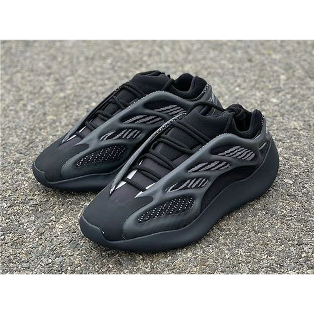 17-YeeZy-700-V-3-ALVAH-BLACK-3199-1.webp