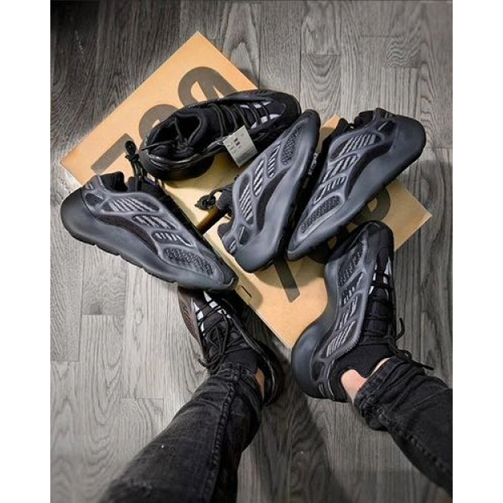 17-YeeZy-700-V-3-ALVAH-BLACK-3199-2.webp