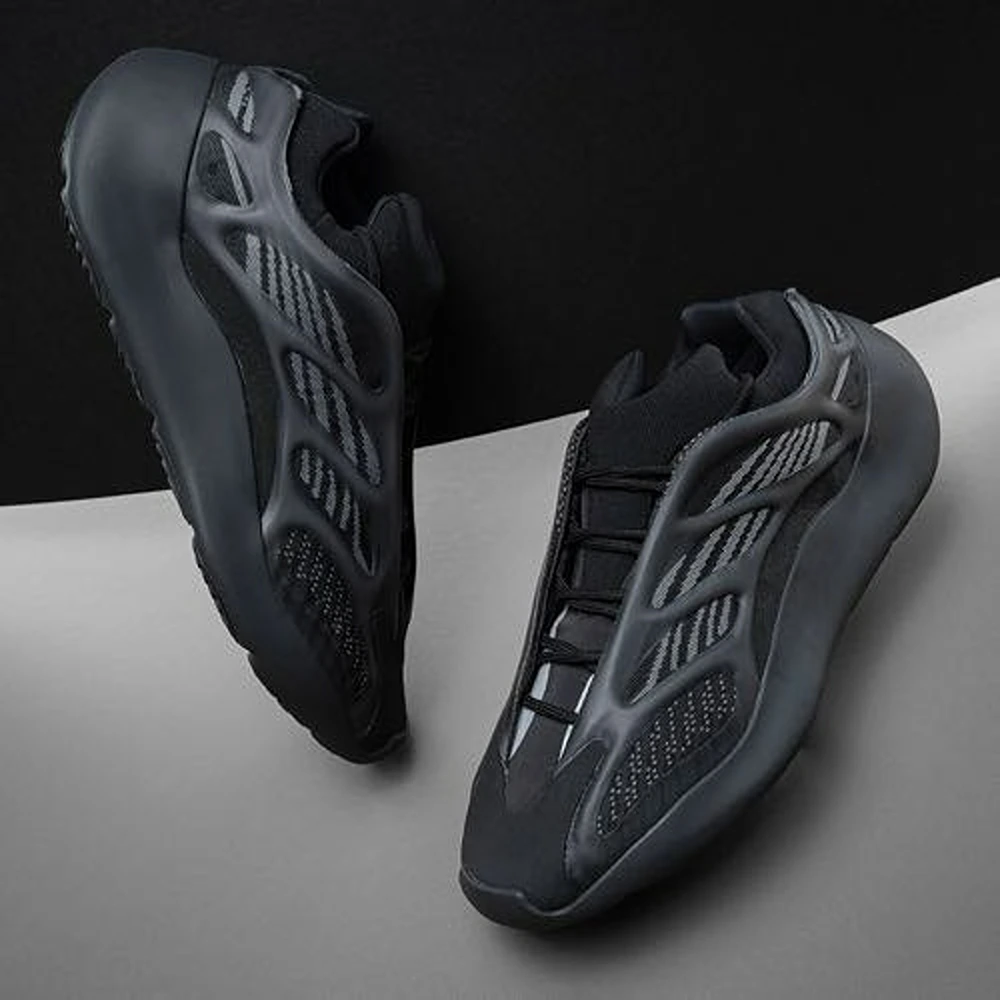 17-YeeZy-700-V-3-ALVAH-BLACK-3199-3.webp