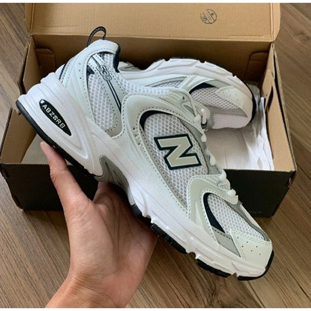 20-New-Balance-530-White-Navy-3399-1.webp
