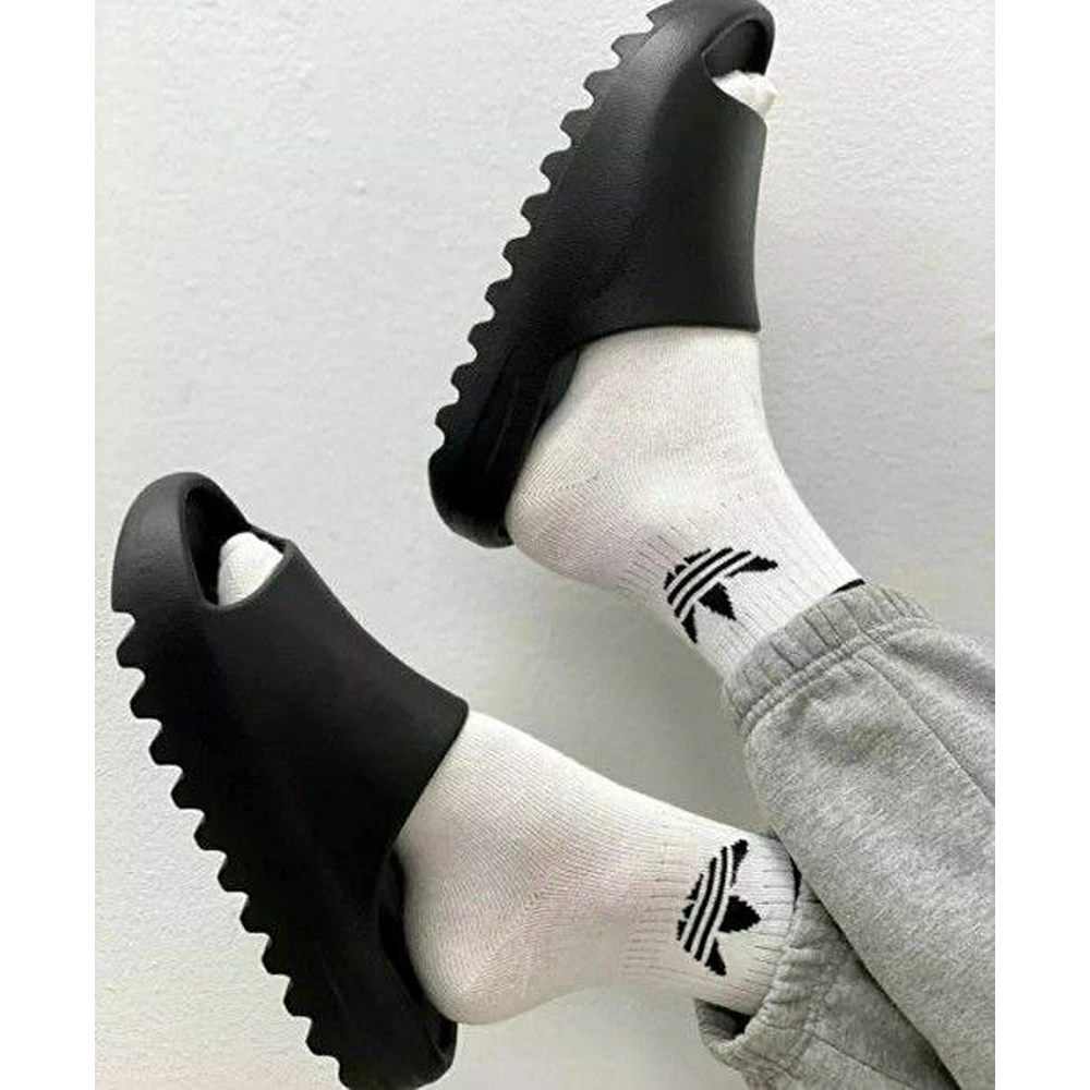 26-Adidas-Yeezy-Slide-Black-1899-1.webp
