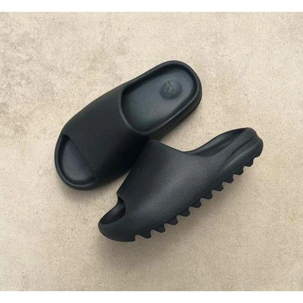 26-Adidas-Yeezy-Slide-Black-1899-2.webp