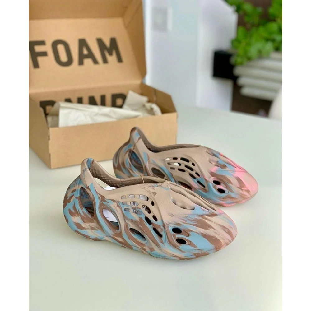 42-Adidas-Yeezy-Foam-Runner-sand-grey-2499.webp