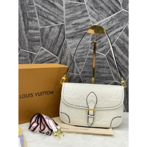 Premium Louis Vuitton Handbag For Women (RF313)