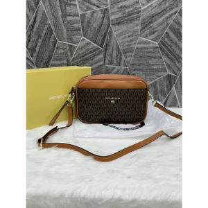 Classy Michael Kors Handbag for Women (SOS2590)