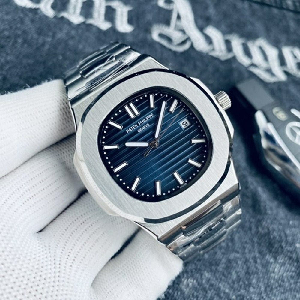Patek_philippe-Nautilus.jpg
