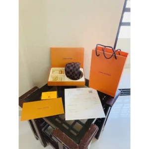 First Copy Men's Louis Vuitton Belt with OG Box (SB60)