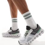 On Cloudrunner 2 Glacier Sage