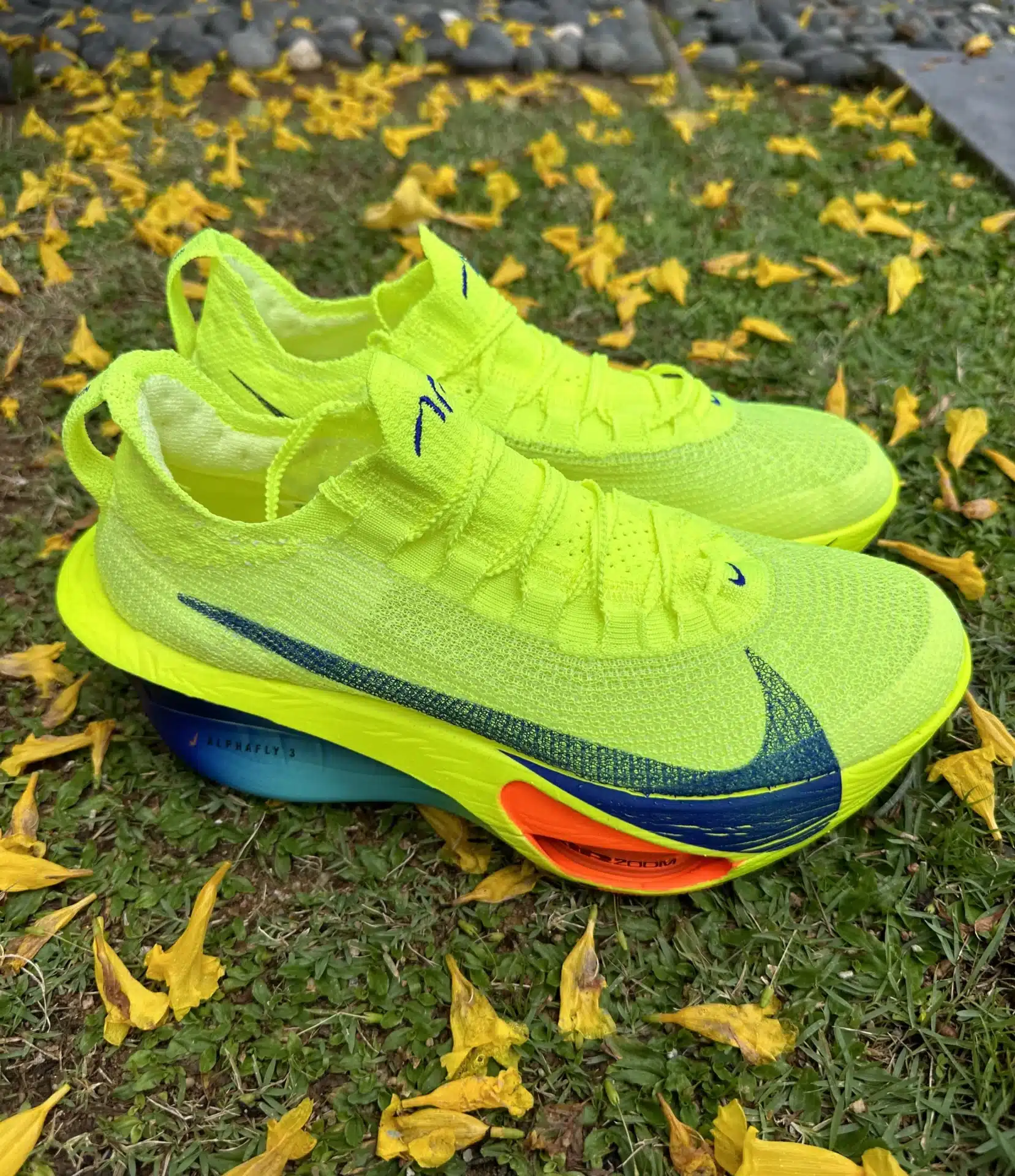 nike-alphafly-3-volt-v0-mslxeugkoqic1.webp