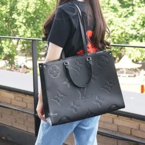 Luxurious Louis Vuitton Handbag For Women (CSO2234)