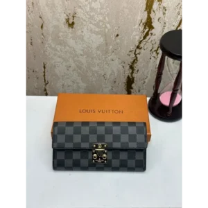 Trendy Louis Vuitton Wallet For Women (J2322)
