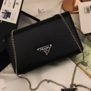 Luxurious Prada Handbag For Women (CSO2187)