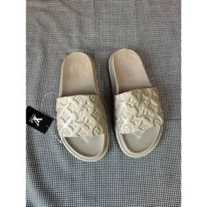 Luxurious Louis Vuitton Flip Flop For Men (SIG729)