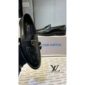 Luxurious Louis Vuitton Black loafers For Men (SIG775)