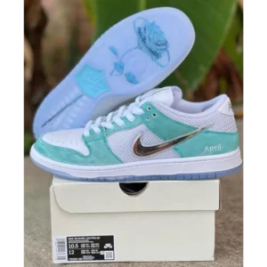 Luxurious Nike Sb Dunk Low April Skateboards Shoes For Men (SFS1914)