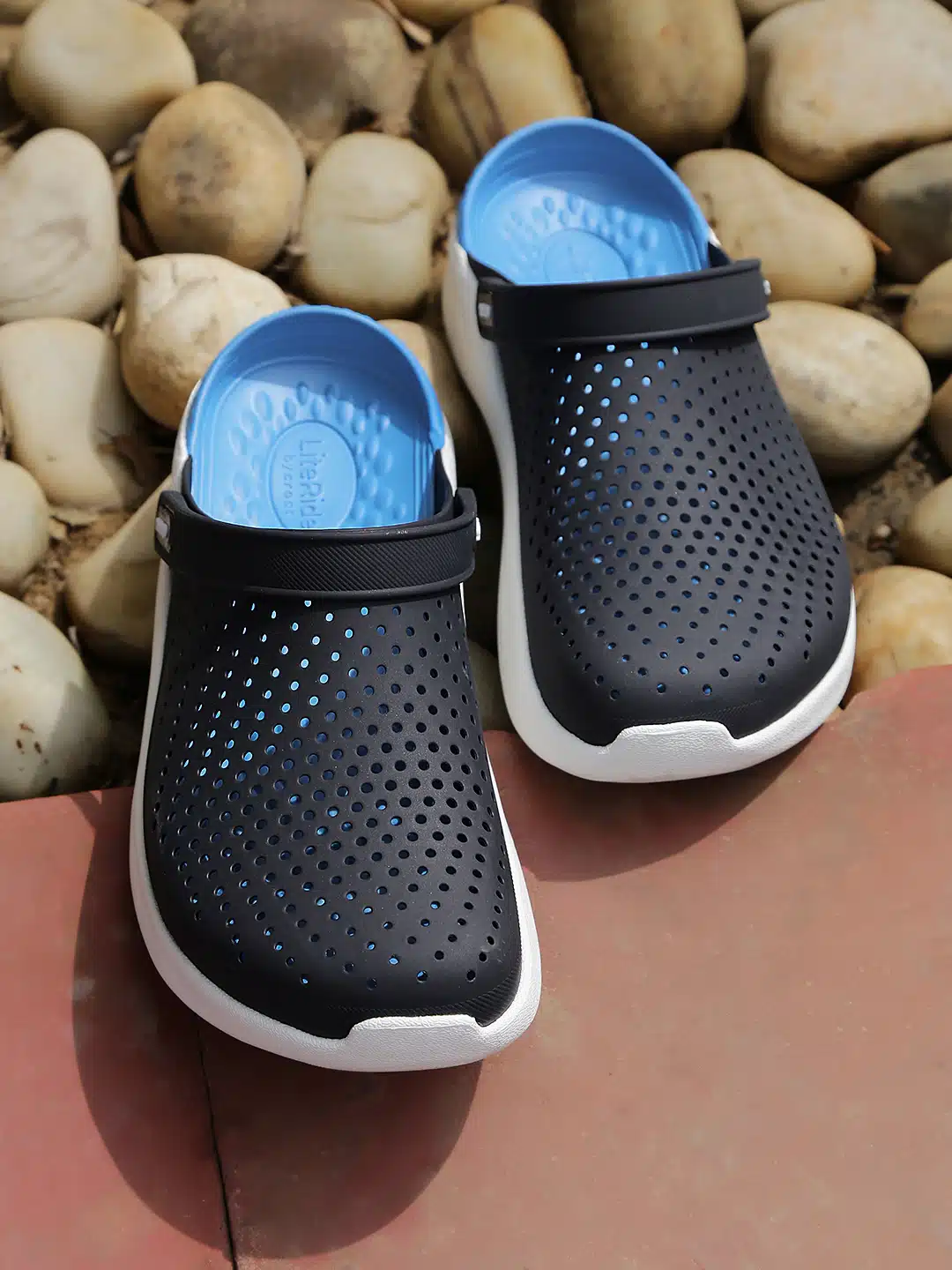 11521696630623-Crocs-Literide-Men-Navy-Solid-Clogs-2501521696630455-1.webp