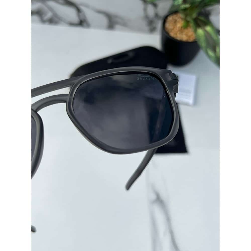 Oakley-Sunglasses-For-Men-Black-4.jpg