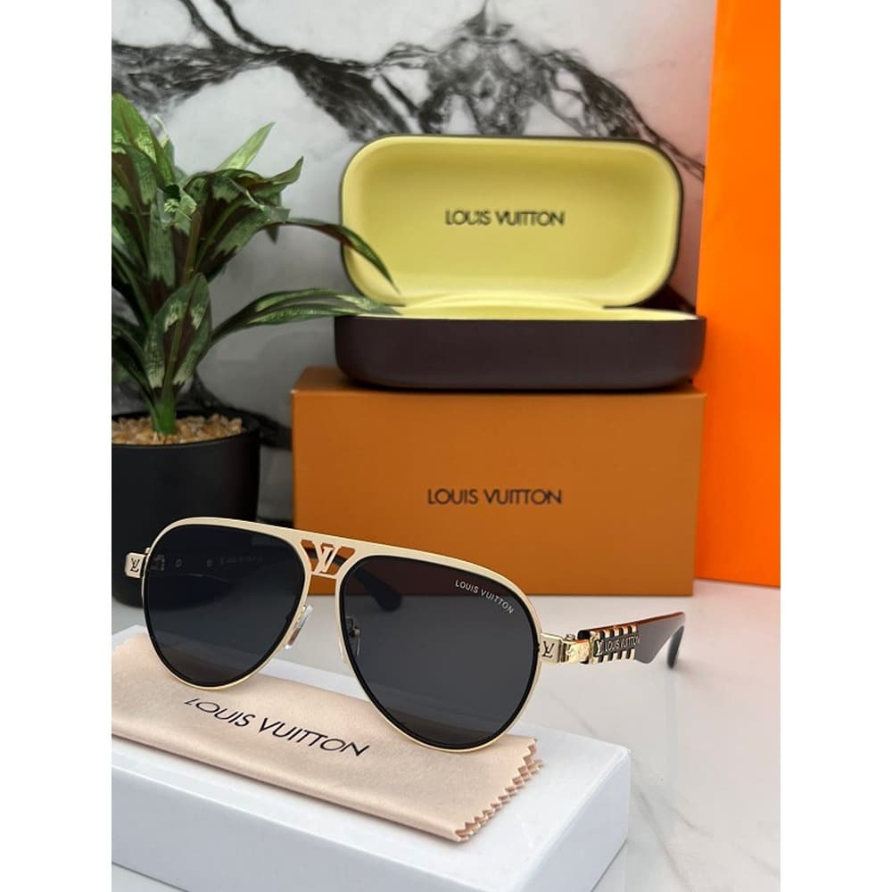 Stylish-Mens-Louis-Vuitton-Sunglasses-Gold-Black.jpg