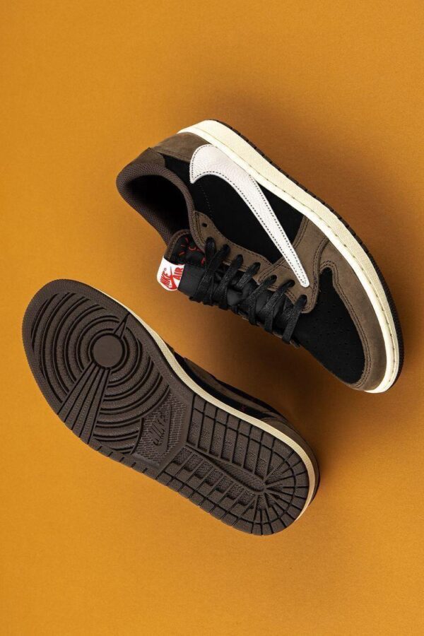 Travis Scott Air Jordan 1 Low OG Dark Mocha Semi UA