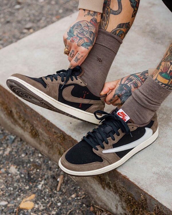 Travis Scott Air Jordan 1 Low OG Dark Mocha Semi UA