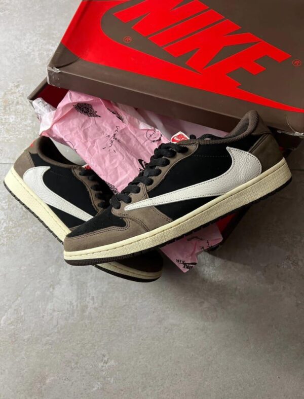 Travis Scott Air Jordan 1 Low OG Dark Mocha Semi UA