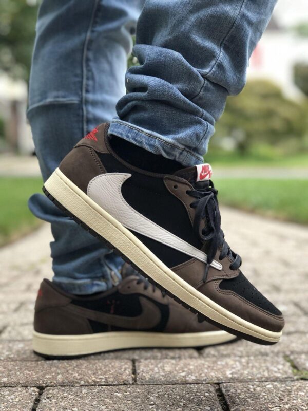 Travis Scott Air Jordan 1 Low OG Dark Mocha Semi UA