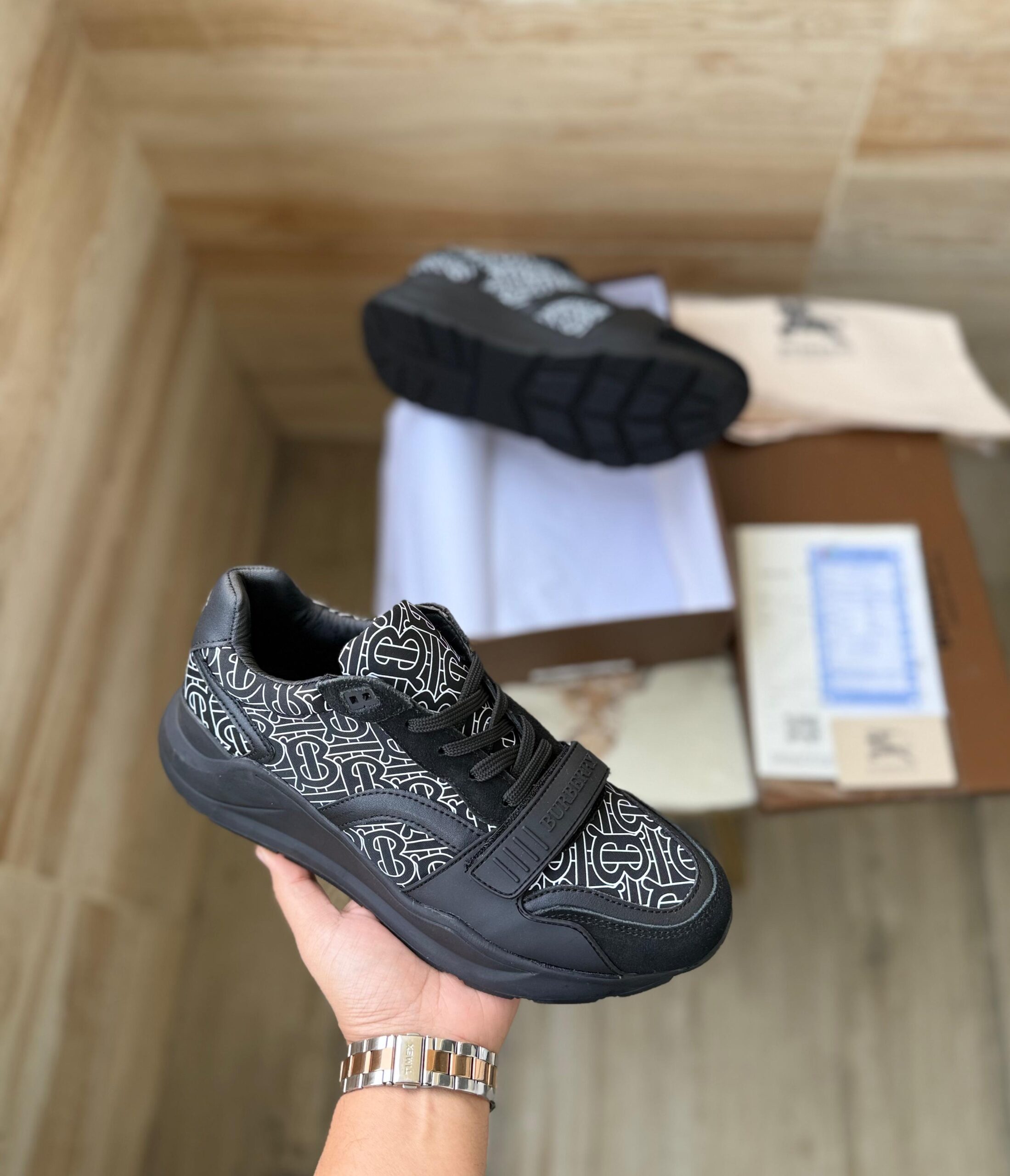 Burberry London Sneakers 7A First Copy (2) Burberry London Sneakers 7A First Copy