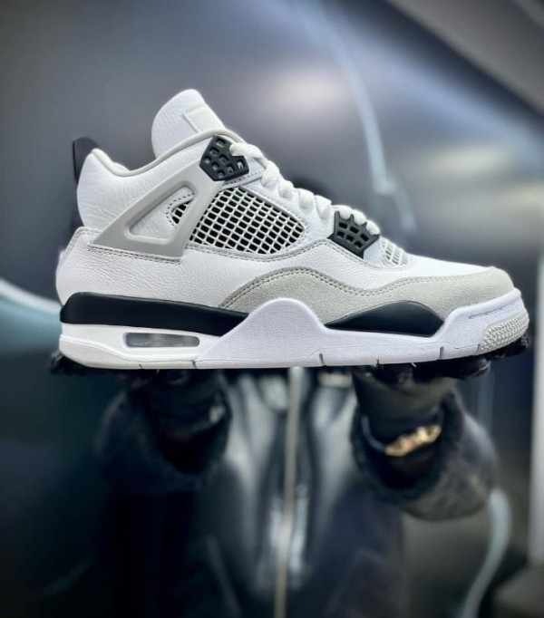 Nike SB Air Jordan 4 Military Black