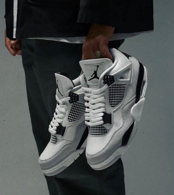 Nike SB Air Jordan 4 Military Black