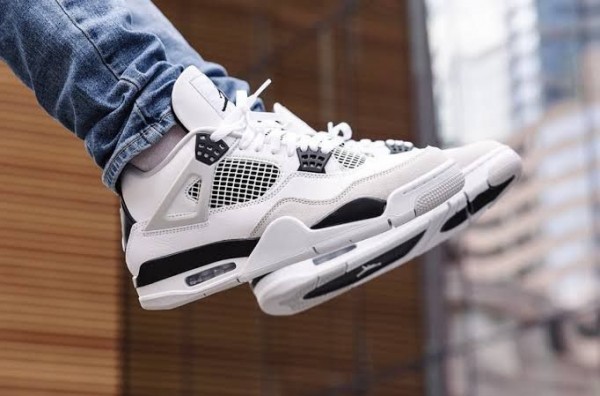 Nike SB Air Jordan 4 Military Black