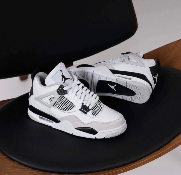 Nike SB Air Jordan 4 Military Black