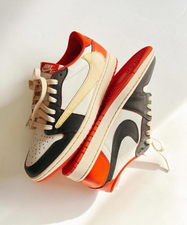 Travis Scott X Jordan 1 Shattered Back