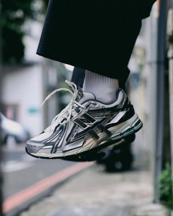 New Balance 1906A