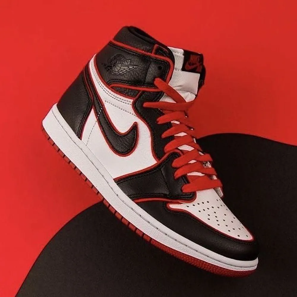 air-jordan-retro-1-bloodline-shoes-for-men-bot61-2.webp