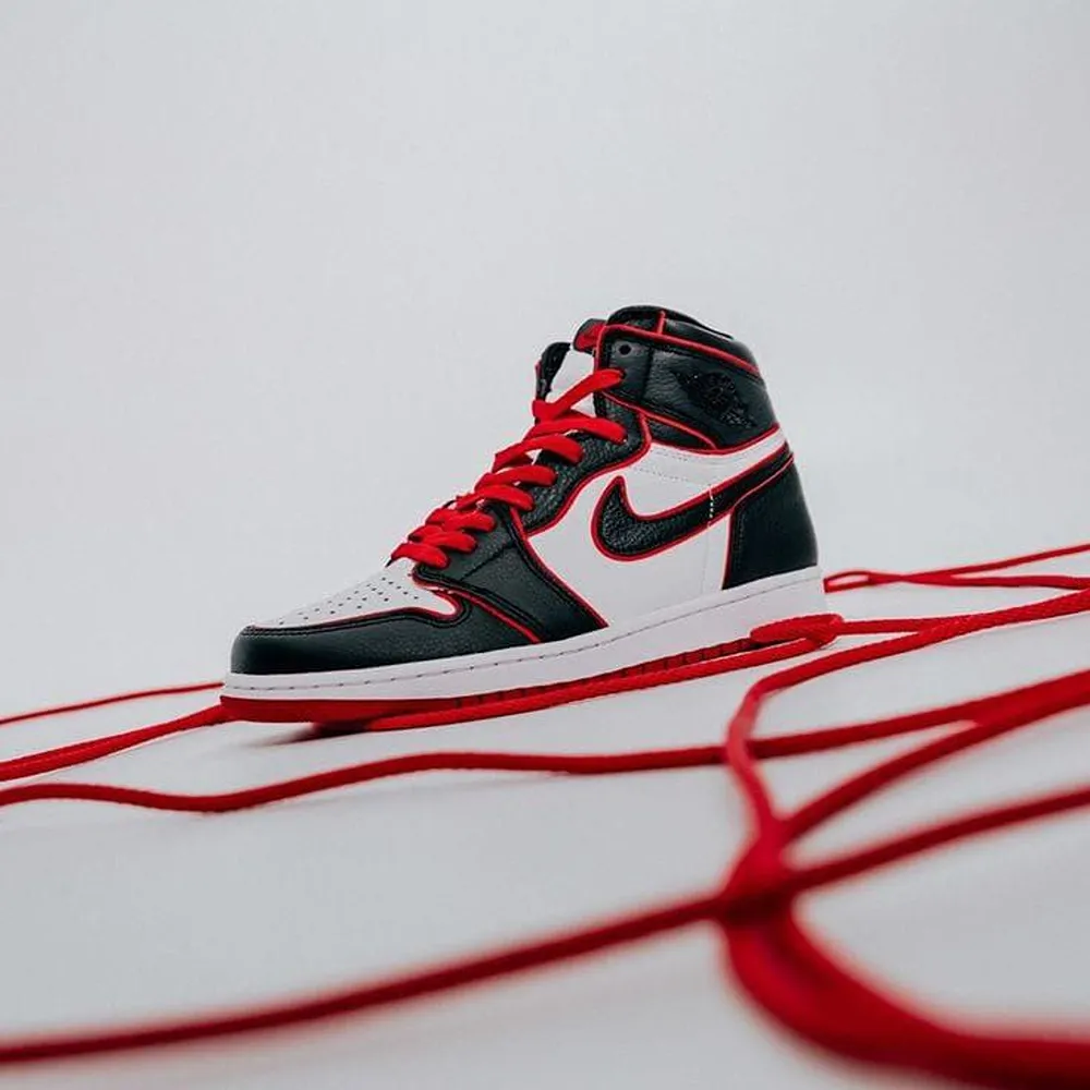 air-jordan-retro-1-bloodline-shoes-for-men-bot61-5.webp