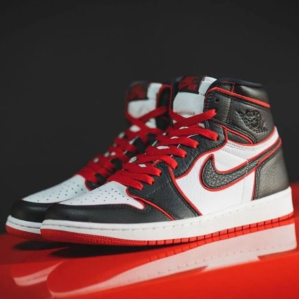 air-jordan-retro-1-bloodline-shoes-for-men-bot61.webp