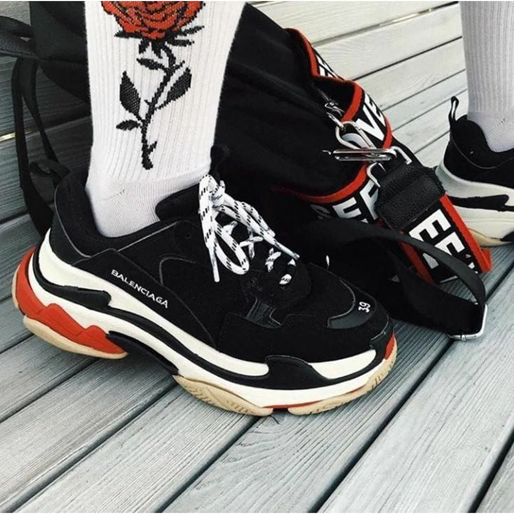 balenciaga-triple-s-black-white-red-shoes-for-men-sz09-1.webp