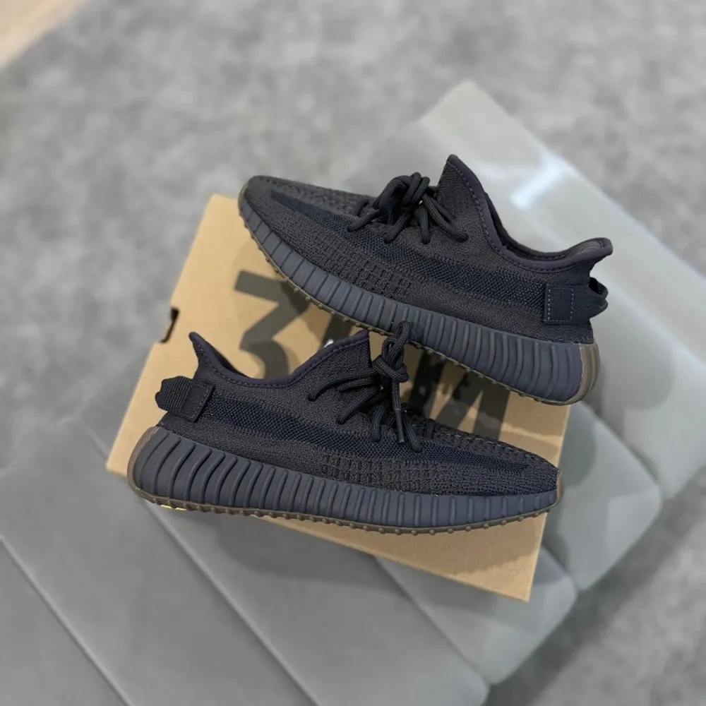 First Copy Adidas Yeezy 350 V2 Cinder Shoes For Men (CSO1879)