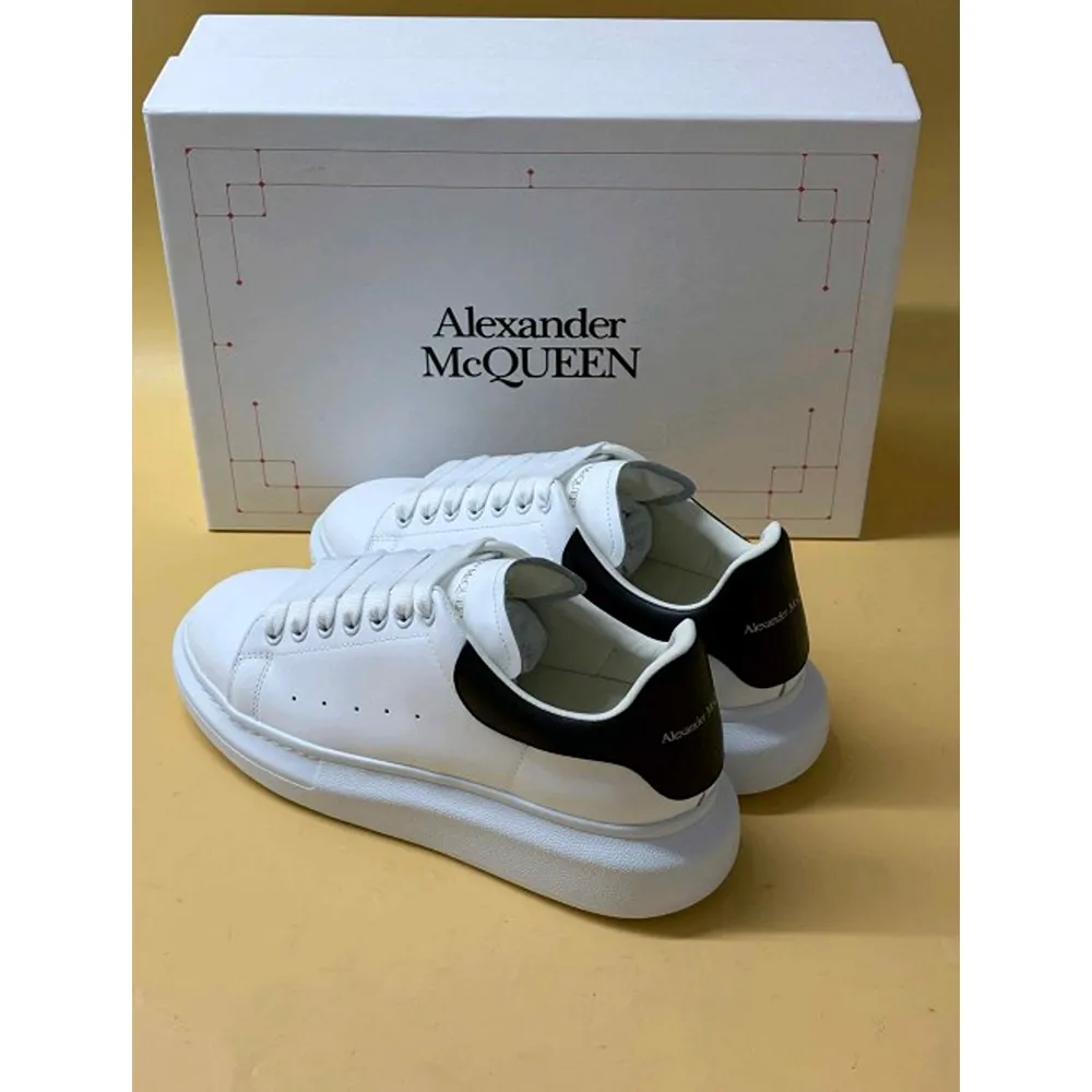 First Copy Alexander Mcqueen White Black Shoes For Men (FT1225)